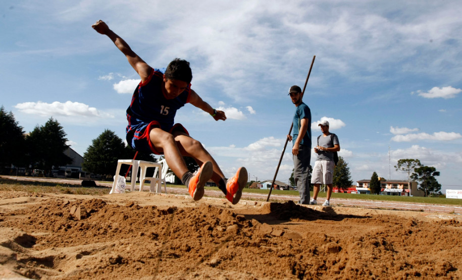 As duas primeiras etapas dos Jogos Escolares tiveram a participação de 48,7 mil estudantes, quase 7,5 mil a mais que em 2013. Na foto, alunos participam do JEPS do ano passado.