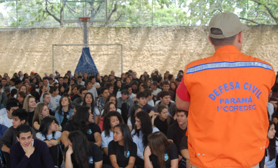 Treinamento da Brigada Escolar no Colégio Estadual Pedro Macedo.