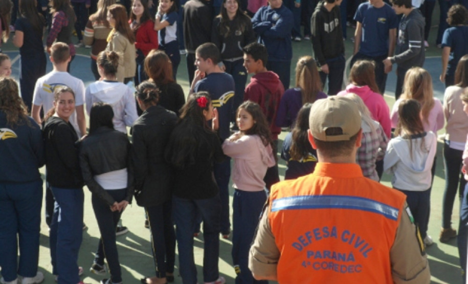 Treinamento da Brigada Escolar no Colégio Estadual Wilson Joffre.