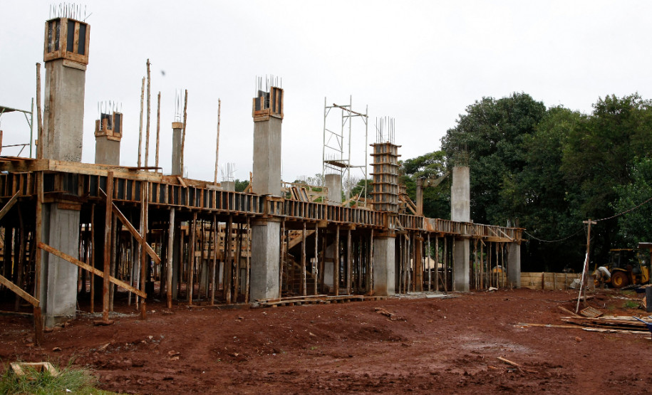 Reforma em CEEP aumentará oferta de vagas Centro Estadual de Educação Profissional Pedro Boaretto Neto, em Cascavel, poderá atender até 3,7 mil alunos após conclusão de obra. 27-05-14.