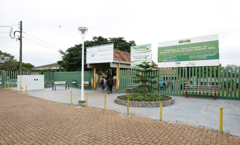 Reforma em CEEP aumentará oferta de vagas Centro Estadual de Educação Profissional Pedro Boaretto Neto, em Cascavel, poderá atender até 3,7 mil alunos após conclusão de obra. 27-05-14.