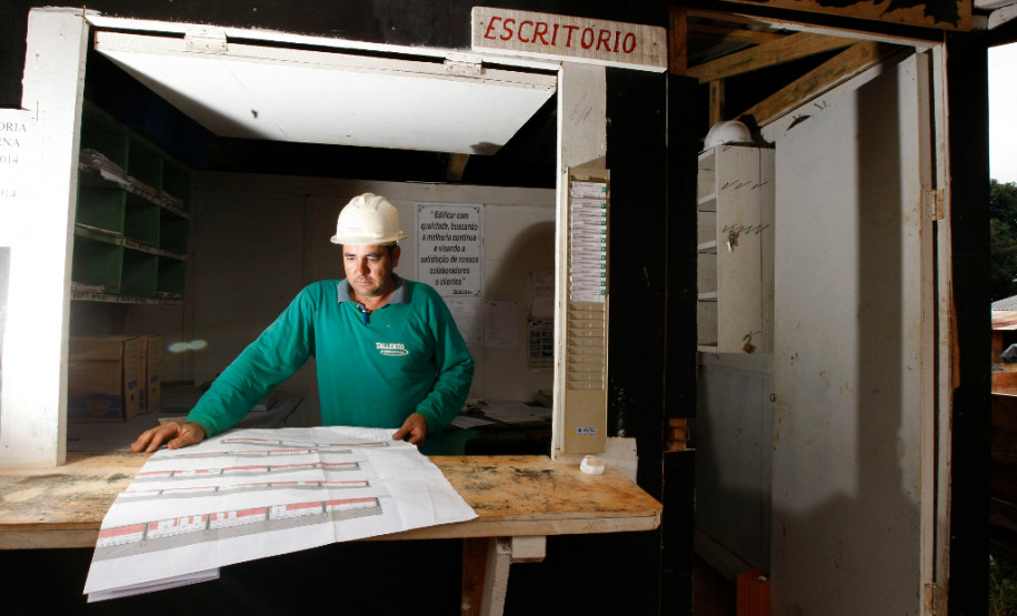 Obras em escolas garantem emprego para trabalhadores CEEP Pedro Boaretto Neto em Cascavel, na foto o mestre de obras Dorival Rodrigues de Moraes. 27-05-14.
