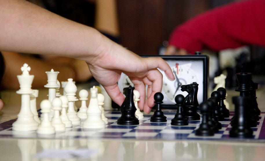 SEED lança projeto de xadrez nas escolas Uma mesa de discussão sobre a retomada do programa de ensino do xadrez nas escolas do Paraná será transmitida pelo Escola Interativa.