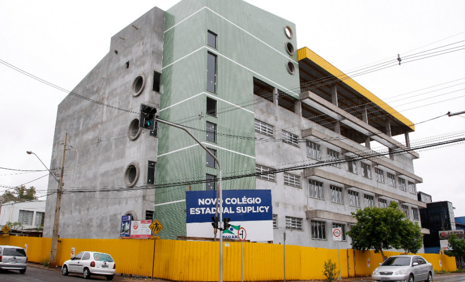 Colégio Estadual Doutor Eduardo Virmond Suplicy no centro de Francisco Beltrão. 14-05-14.