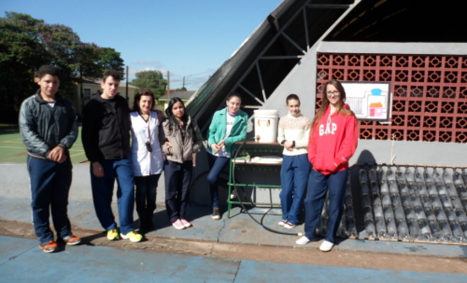 Projeto foi desenvolvido por 60 alunos do ensino médio e é parte do Programa de Desenvolvimento Educacional de professora de Cascavel.