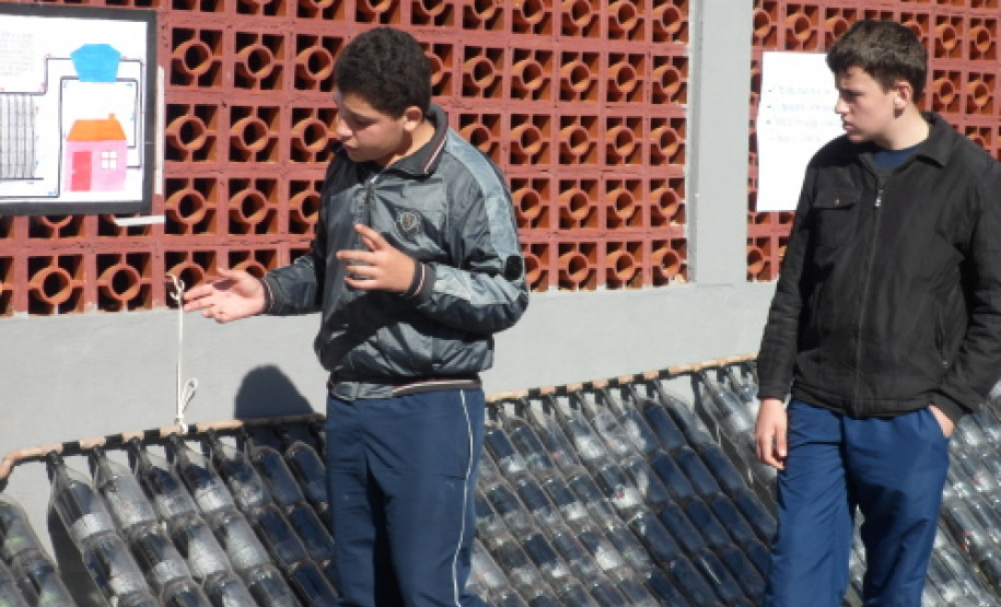 Projeto foi desenvolvido por 60 alunos do ensino médio e é parte do Programa de Desenvolvimento Educacional de professora de Cascavel.