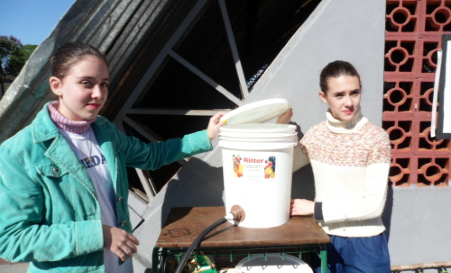 Projeto foi desenvolvido por 60 alunos do ensino médio e é parte do Programa de Desenvolvimento Educacional de professora de Cascavel.