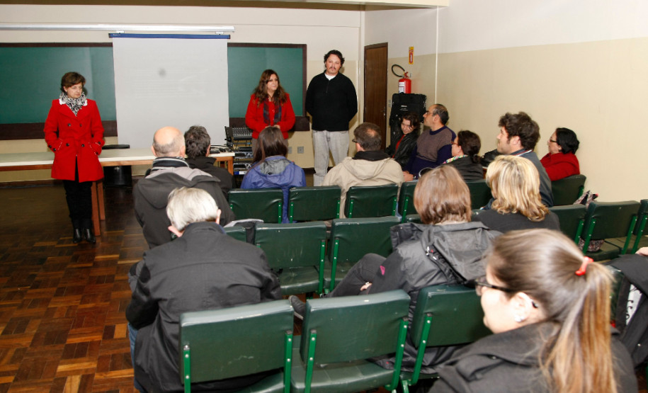 Diretores, coordenadores e professores das Casas Familiares Rurais da França, da região de Rhône-Alpes, conheceram nessa segunda-feira (2) as instalações do Centro Estadual de Educação Profissional Newton Freire Maia, em Pinhais, Região Metropolitana de Curitiba. Durante a visita os profissionais conversaram com professores e alunos sobre o funcionamento dos cursos.