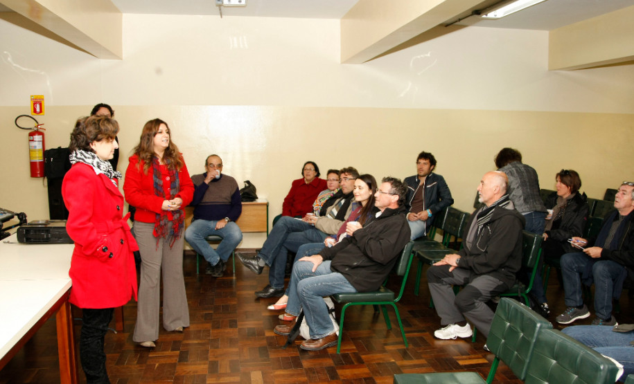 Diretores, coordenadores e professores das Casas Familiares Rurais da França, da região de Rhône-Alpes, conheceram nessa segunda-feira (2) as instalações do Centro Estadual de Educação Profissional Newton Freire Maia, em Pinhais, Região Metropolitana de Curitiba. Durante a visita os profissionais conversaram com professores e alunos sobre o funcionamento dos cursos.