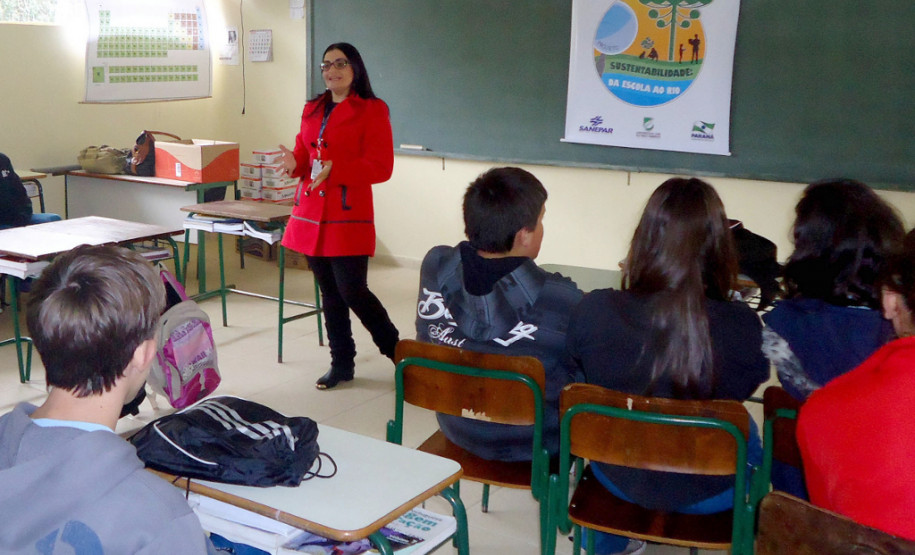 Na foto, alunos do Colégio Estadual do Campo do Rio Vermelho.