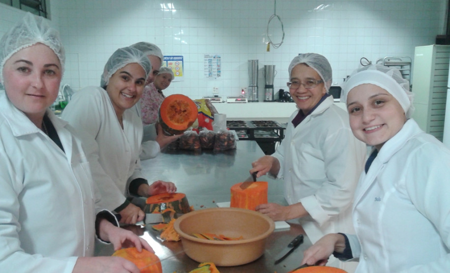 Curso Técnico em Nutrição e Dietética forma profissionais que trabalham com transporte, armazenamento, seleção e preparo de alimentos.