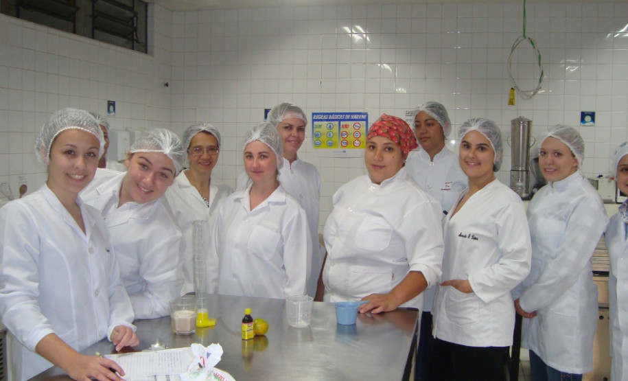 Curso Técnico em Nutrição e Dietética forma profissionais que trabalham com transporte, armazenamento, seleção e preparo de alimentos.