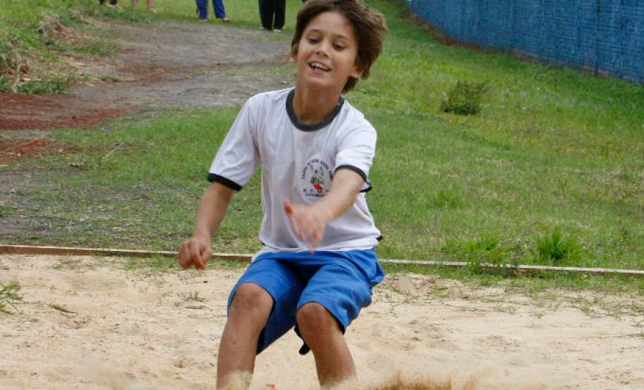 Período integral melhora rendimento de alunos Colégio Estadual Rocha Pombo na Cidade de Capanema. 13-05-14.