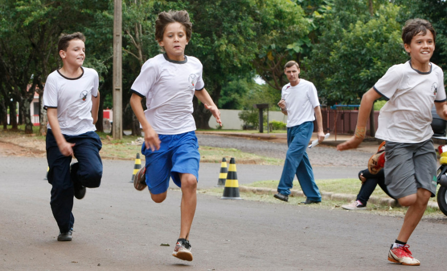 Período integral melhora rendimento de alunos Colégio Estadual Rocha Pombo na Cidade de Capanema. 13-05-14.