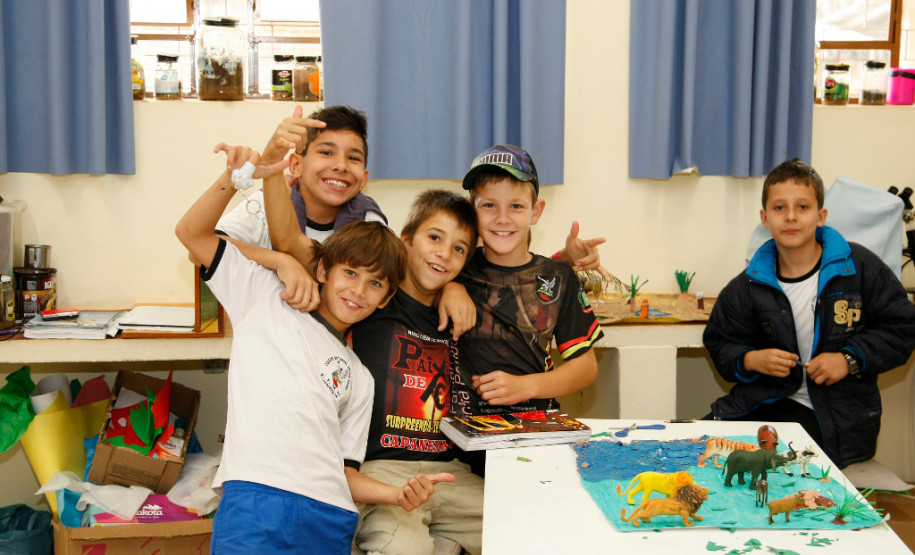 Período integral melhora rendimento de alunos Colégio Estadual Rocha Pombo na Cidade de Capanema. 13-05-14.