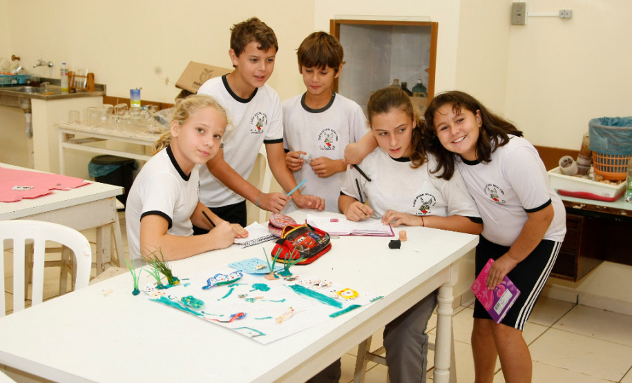 Período integral melhora rendimento de alunos Colégio Estadual Rocha Pombo na Cidade de Capanema. 13-05-14.