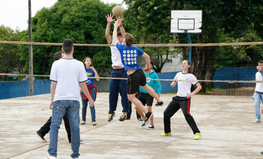 Período integral melhora rendimento de alunos Colégio Estadual Rocha Pombo na Cidade de Capanema. 13-05-14.