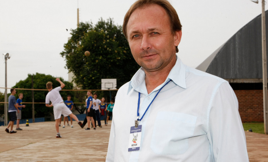 Período integral melhora rendimento de alunos Colégio Estadual Rocha Pombo na Cidade de Capanema, na foto o diretor Neivor Kessler. 13-05-14.