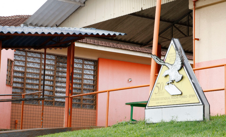 Período integral melhora rendimento de alunos Colégio Estadual Rocha Pombo na Cidade de Capanema. 13-05-14.