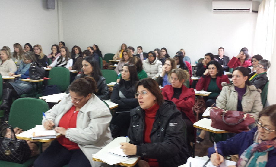 Técnicos de Documentação Escolar dos NREs.