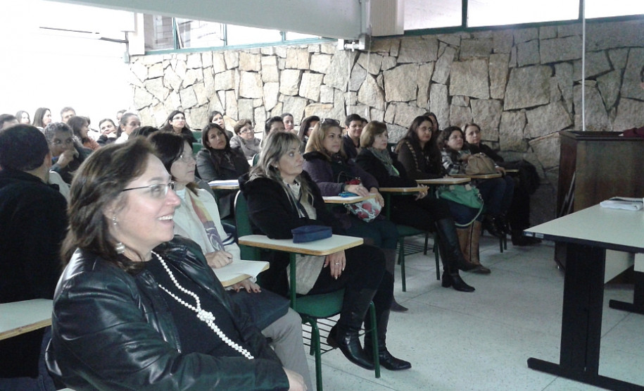 Técnicos de Estrutura e Funcionamento dos NREs.