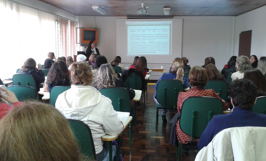 Técnicos de Estrutura e Funcionamento dos NREs.