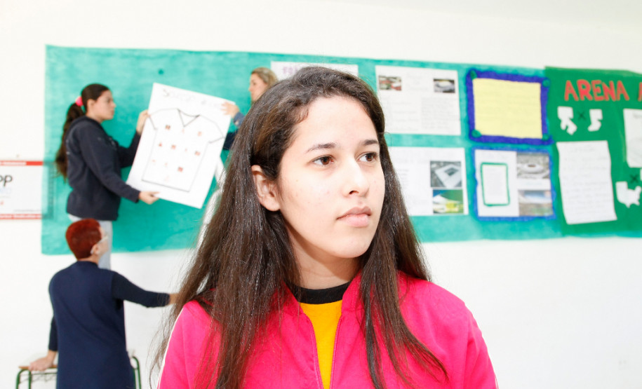 Colégio Estadual Paulo Freire na Praia de Leste, aluna Lana Oliveira. 05-06-14.