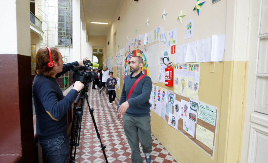 Colégio Estadual Dom Pedro II no bairro Batel recebe a equipe de reportagem da Agência Internacional Associated Press. 06-06-14.