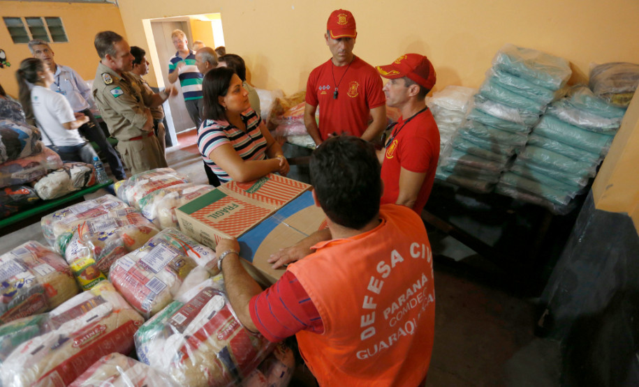As doações podem ser entregues em todos os órgãos do Governo do Estado, prefeituras, delegacias de polícia, unidades da Polícia Militar e do Corpo de Bombeiros de qualquer cidade do Paraná. Em Curitiba, as doações também podem ser levadas nas sedes do Provopar, que ficam na Rua Hermes Fontes, 315, no bairro Batel, e na Rua Sergipe, 1.712, no bairro Vila Guaíra.