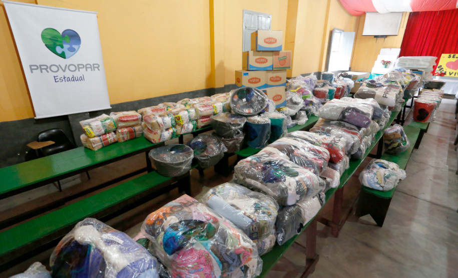 As doações podem ser entregues em todos os órgãos do Governo do Estado, prefeituras, delegacias de polícia, unidades da Polícia Militar e do Corpo de Bombeiros de qualquer cidade do Paraná. Em Curitiba, as doações também podem ser levadas nas sedes do Provopar, que ficam na Rua Hermes Fontes, 315, no bairro Batel, e na Rua Sergipe, 1.712, no bairro Vila Guaíra.