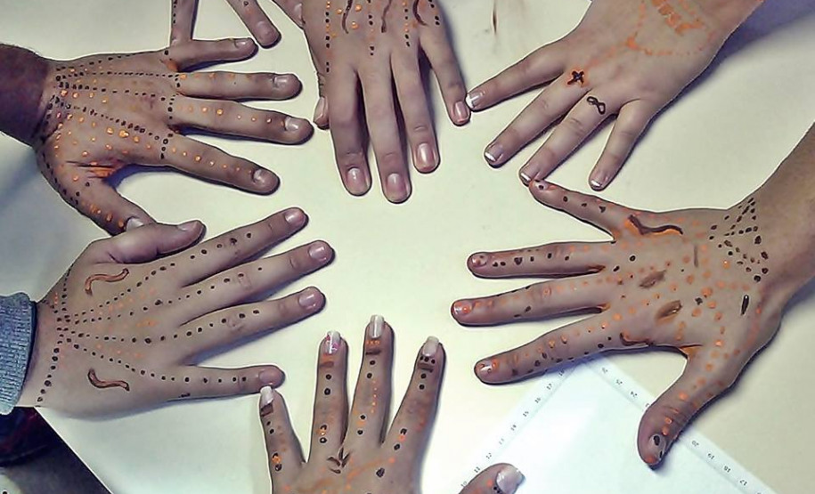 Temas diferenciados com cultura oriental e indígena tornam aulas de Arte mais dinâmicas e contribuem para formação cultural de alunos.