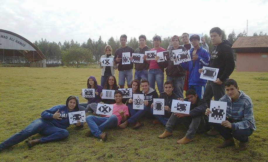 Temas diferenciados com cultura oriental e indígena tornam aulas de Arte mais dinâmicas e contribuem para formação cultural de alunos.