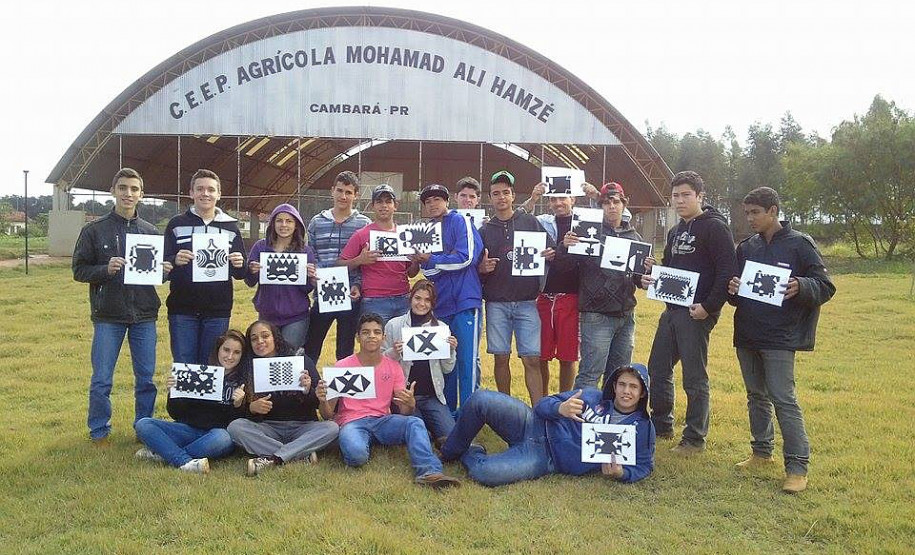 Temas diferenciados com cultura oriental e indígena tornam aulas de Arte mais dinâmicas e contribuem para formação cultural de alunos.