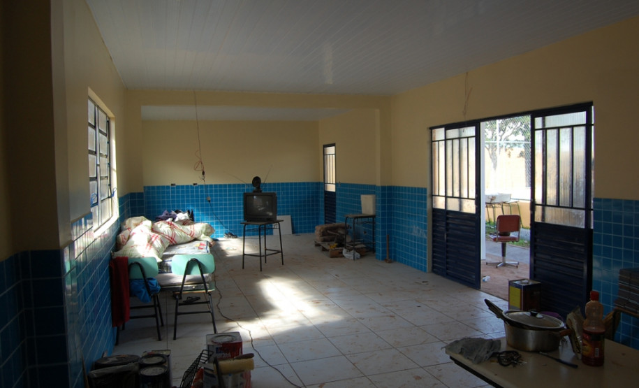 O Colégio Estadual Euclides da Cunha, em Matelândia, no Oeste do Paraná, completa 50 anos e comemora também a fase final das obras que estão renovando vários espaços da escola. O investimento do Governo do Estado é de quase R$ 700 mil e atende a uma antiga reivindicação da comunidade escolar. A obra beneficia mais de 1,1 mil alunos.