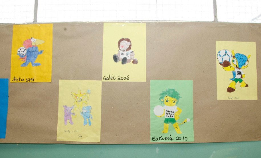 “Eu torço para o Brasil todos os dias” mostram alunos de colégio em Curitiba Colégio Estadual Senador Manoel Alencar Guimarães, exposição com o tema da Copa do Mundo 2014 no Brasil. 11-06-14.