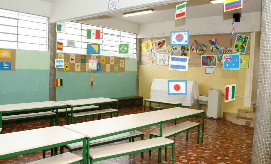 “Eu torço para o Brasil todos os dias” mostram alunos de colégio em Curitiba Colégio Estadual Senador Manoel Alencar Guimarães, exposição com o tema da Copa do Mundo 2014 no Brasil. 11-06-14.