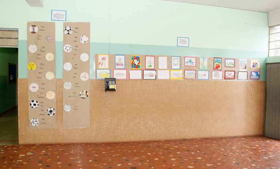 “Eu torço para o Brasil todos os dias” mostram alunos de colégio em Curitiba Colégio Estadual Senador Manoel Alencar Guimarães, exposição com o tema da Copa do Mundo 2014 no Brasil. 11-06-14.