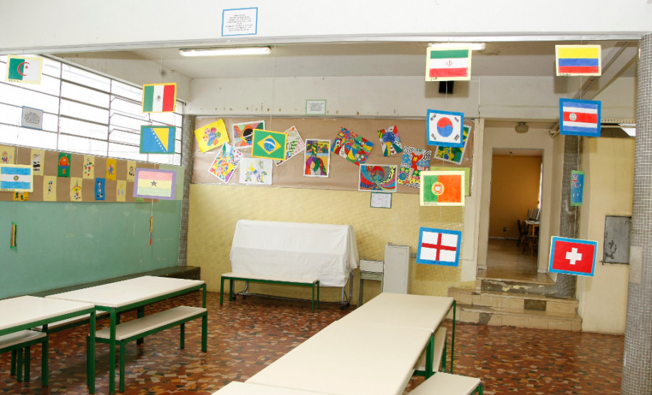 “Eu torço para o Brasil todos os dias” mostram alunos de colégio em Curitiba Colégio Estadual Senador Manoel Alencar Guimarães, exposição com o tema da Copa do Mundo 2014 no Brasil. 11-06-14.