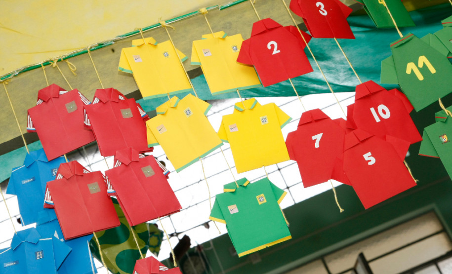 “Eu torço para o Brasil todos os dias” mostram alunos de colégio em Curitiba Colégio Estadual Senador Manoel Alencar Guimarães, exposição com o tema da Copa do Mundo 2014 no Brasil. 11-06-14.