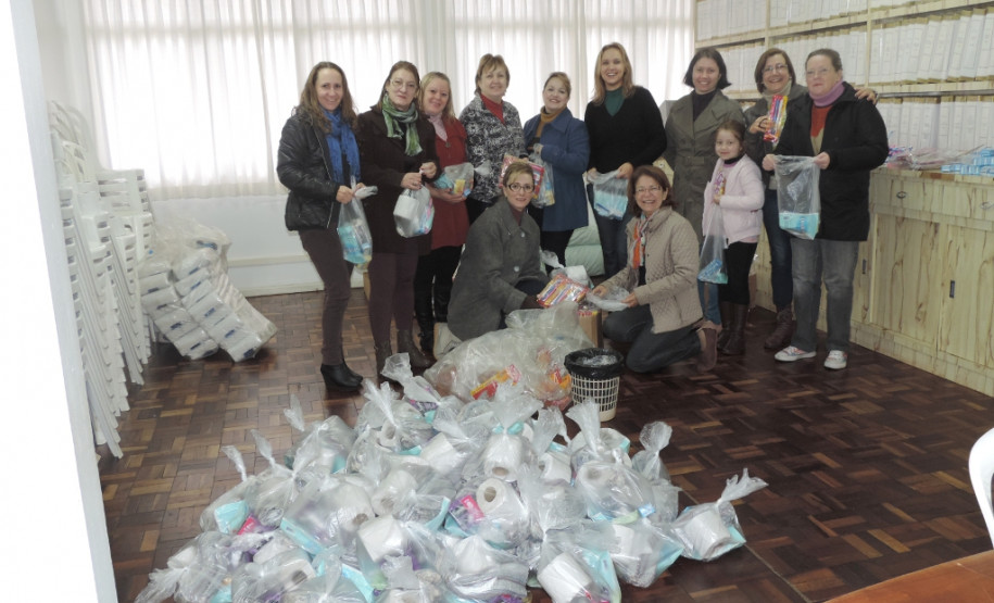 Comunidade escolar se mobiliza para ajudar vítimas das enchentes no Paraná. O principal apoio vem do Núcleo de União onde a campanha foi divulgada nas redes sociais, rádio local e outras mídias.