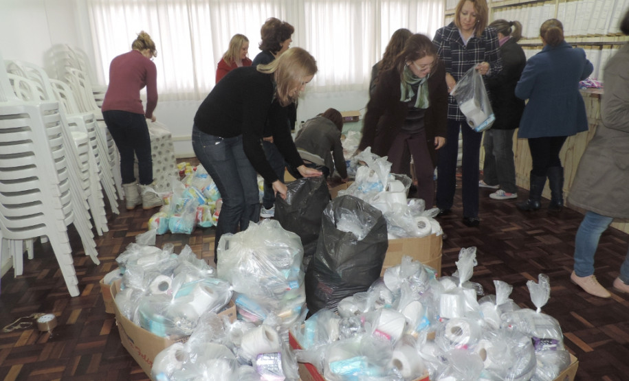 Comunidade escolar se mobiliza para ajudar vítimas das enchentes no Paraná. O principal apoio vem do Núcleo de União onde a campanha foi divulgada nas redes sociais, rádio local e outras mídias.