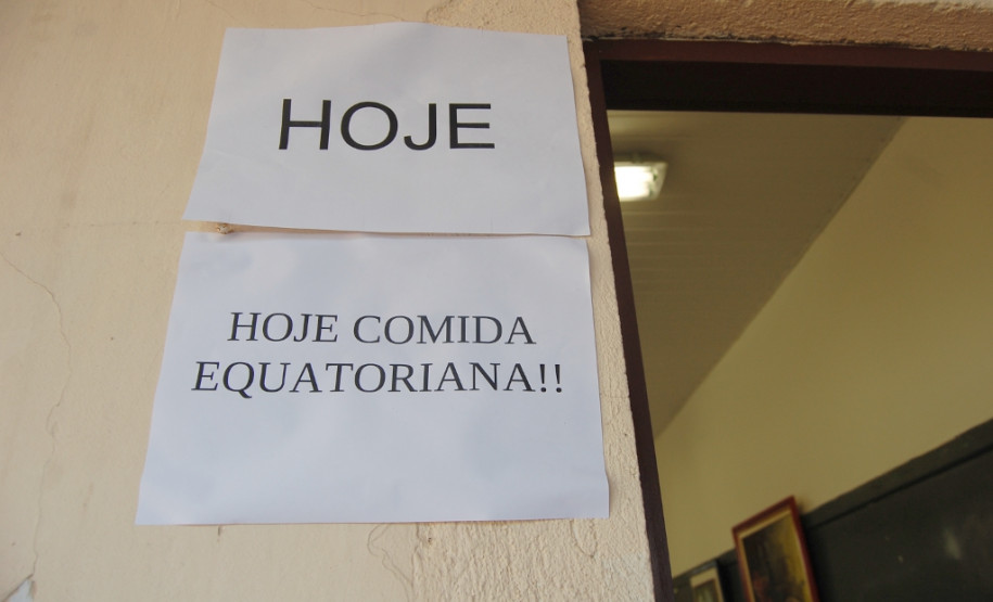 As merendeiras da Escola Estadual Pedro II, em Curitiba, organizaram um cardápio internacional com os alimentos da merenda escolar