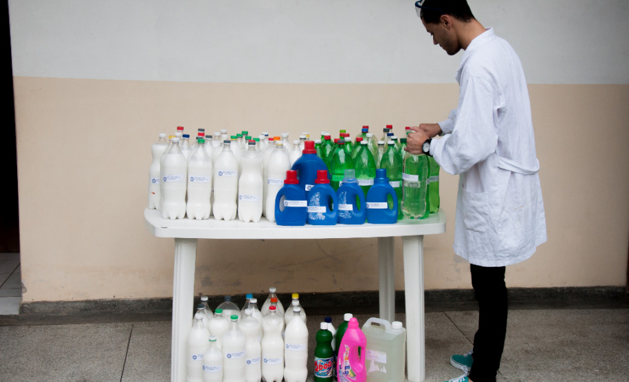 As famílias da região do bairro Uberaba, em Curitiba, que tiveram suas casas invadidas pela água vão receber a doação de materiais de limpeza para higienização de suas casas. A colaboração é dos alunos do curso técnico em Química do Centro Estadual de Educação Profissional de Curitiba (Ceep), em conjunto com a Paróquia São Paulo Apóstolo.