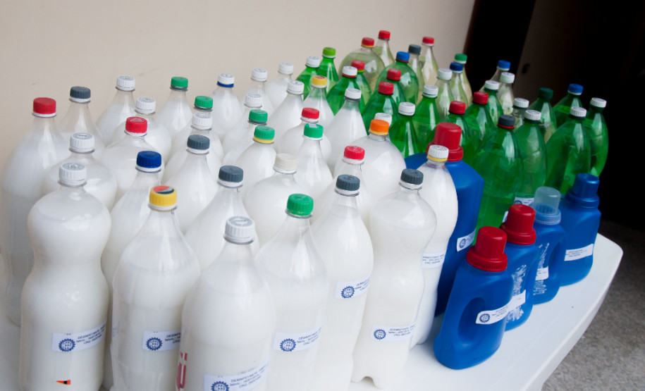 As famílias da região do bairro Uberaba, em Curitiba, que tiveram suas casas invadidas pela água vão receber a doação de materiais de limpeza para higienização de suas casas. A colaboração é dos alunos do curso técnico em Química do Centro Estadual de Educação Profissional de Curitiba (Ceep), em conjunto com a Paróquia São Paulo Apóstolo.