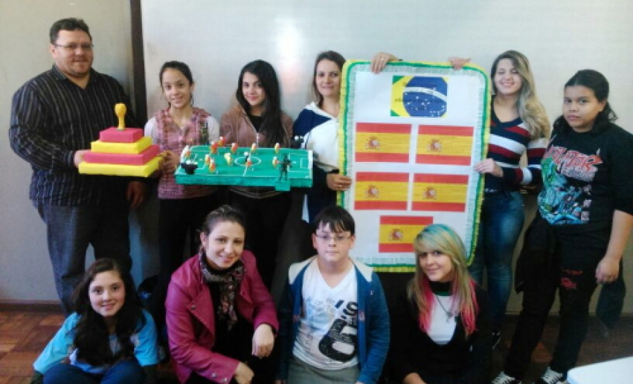 Em Cascavel, o Centro Estadual de Educação Profissional Pedro Boaretto Neto (CEEP) desenvolveu o projeto “Copa do Mundo”, coordenado pela professora Mirtes Werlang, junto a professores e alunos do Celem