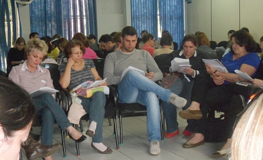 As Universidades Estaduais e as Federais do Paraná começaram nesta semana os encontros com os Núcleos Regionais de Educação e com os orientadores de estudo responsáveis pela formação dos professores inscritos no Pacto pelo Fortalecimento de Ensino Médio.