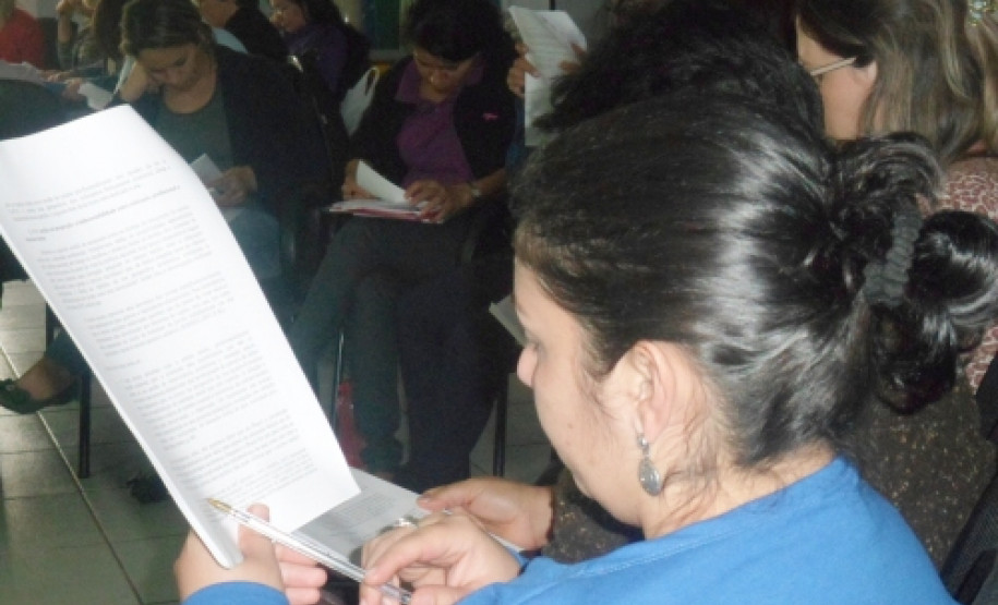 As Universidades Estaduais e as Federais do Paraná começaram nesta semana os encontros com os Núcleos Regionais de Educação e com os orientadores de estudo responsáveis pela formação dos professores inscritos no Pacto pelo Fortalecimento de Ensino Médio.