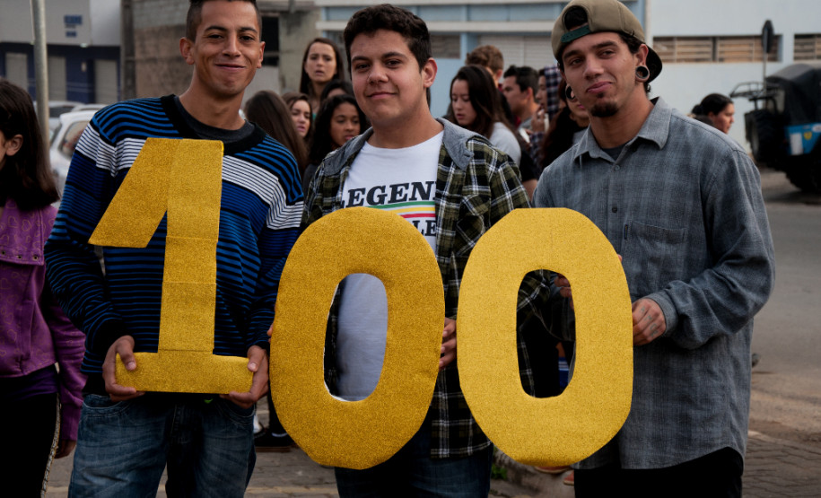 Os moradores do município de Rio Branco do Sul, na Região Metropolitana de Curitiba, comemoram nessa semana o centenário de fundação do Colégio Estadual Maria da Luz Furquim. Fundada em 1914, a escola tornou-se referência para os 30 mil habitantes do município.