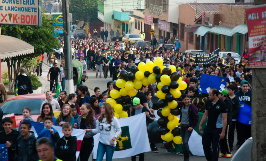 Os moradores do município de Rio Branco do Sul, na Região Metropolitana de Curitiba, comemoram nessa semana o centenário de fundação do Colégio Estadual Maria da Luz Furquim. Fundada em 1914, a escola tornou-se referência para os 30 mil habitantes do município.
