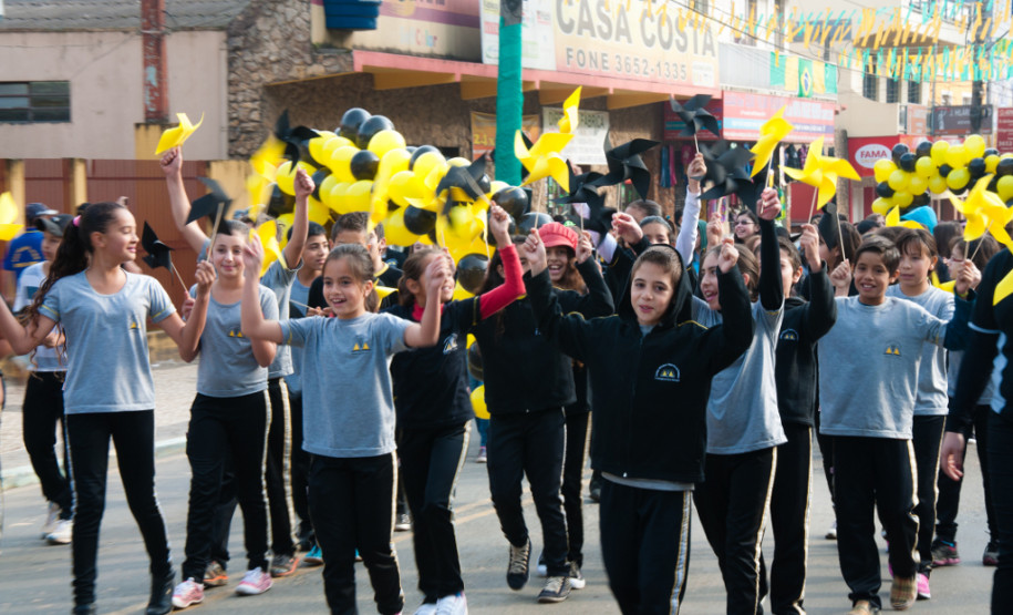 Os moradores do município de Rio Branco do Sul, na Região Metropolitana de Curitiba, comemoram nessa semana o centenário de fundação do Colégio Estadual Maria da Luz Furquim. Fundada em 1914, a escola tornou-se referência para os 30 mil habitantes do município.